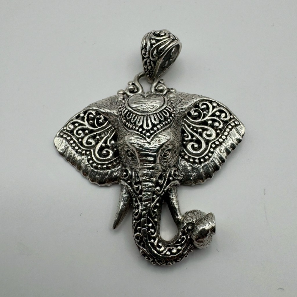 Sarda Bali handcrafted sterling elephant head pendant - Picture 2 of 3